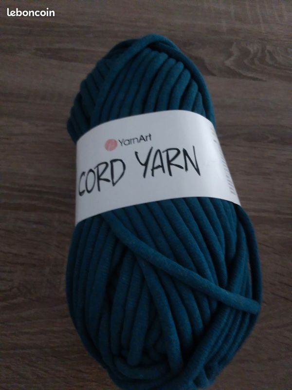 Lot 6 pelotes Yarn (image 2)