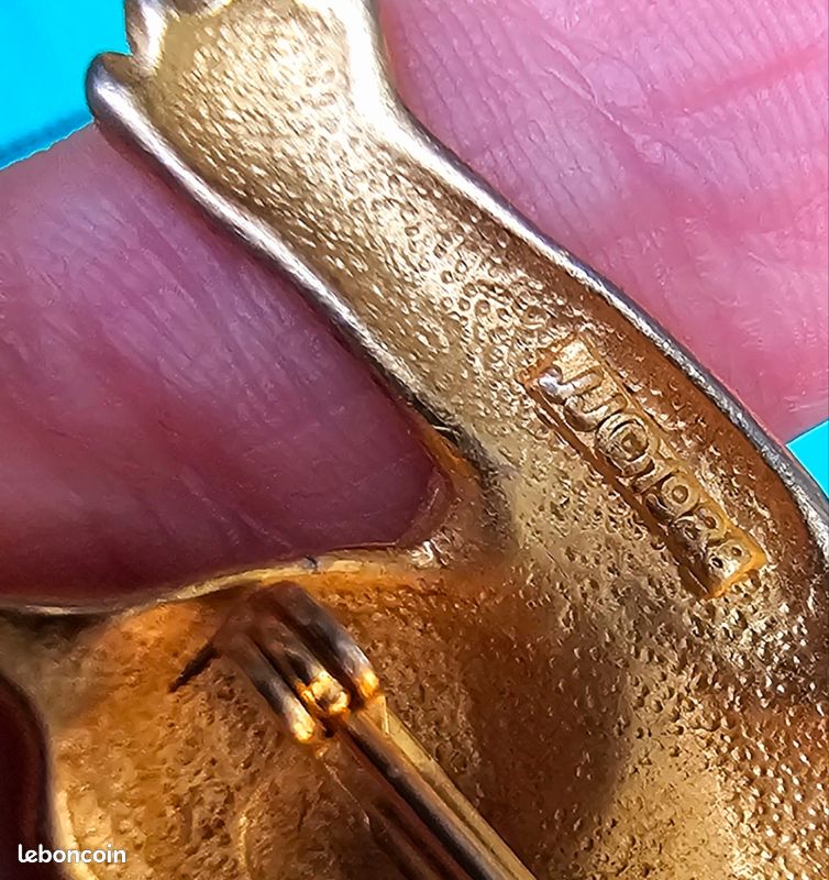 Broche Vintage Peinte Signée Sur Contours Laiton - Occasion, Bon état Général