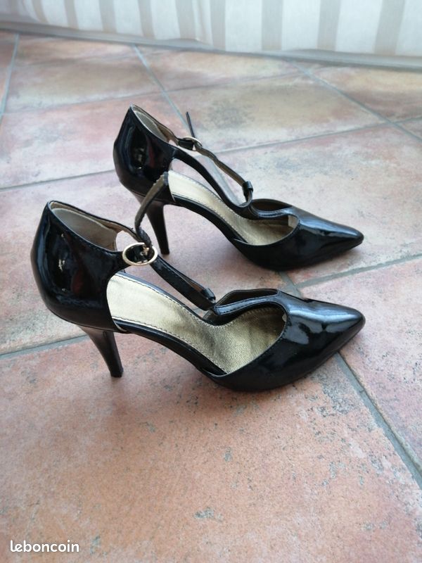 Escarpins vernis noirs p. 37 (image 1)