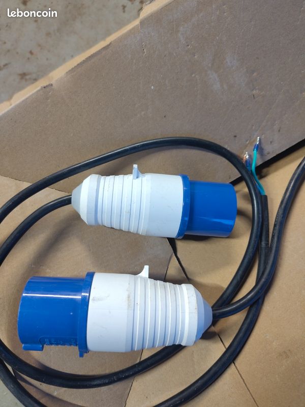 Prise CE mâle - 220 V - IP44
16 A - 2P+T (image 1)
