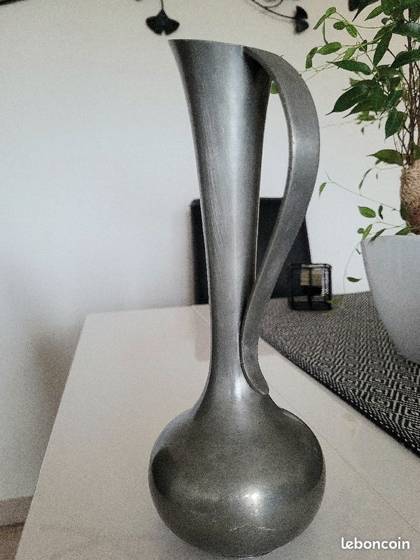 Vase / verseur en étain (image 6)