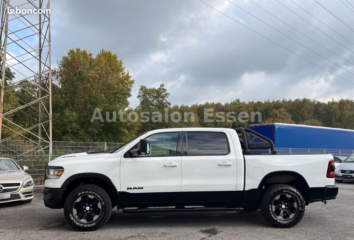 Dodge RAM 1500 Rebel 5.7 HEMI V8 401 ch 4x4 – Harman Kardon – CarPlay – Suspensions pneumatiques (image 7)