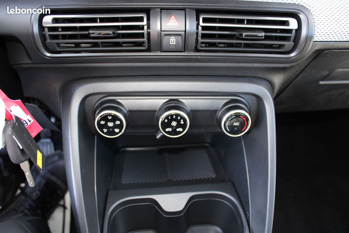 Citroen C3 PHASE 5 PLUS 100 CV GPS CARPLAY AUDIO USB I-COKPIT FULL LED RADAR BLUETOOTH RÉGULATEUR (image 15)
