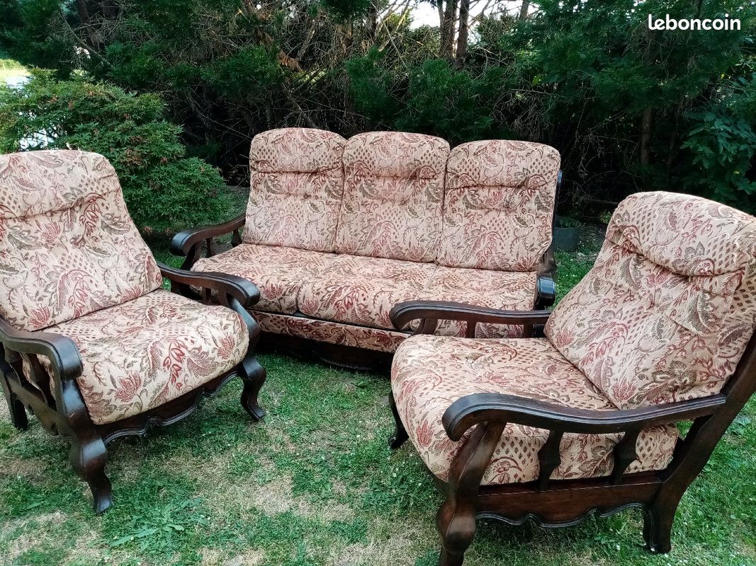 Canapé 3 places fait lit et 2 fauteuils. Plus matelas en mousse 200 euros s (image 2)