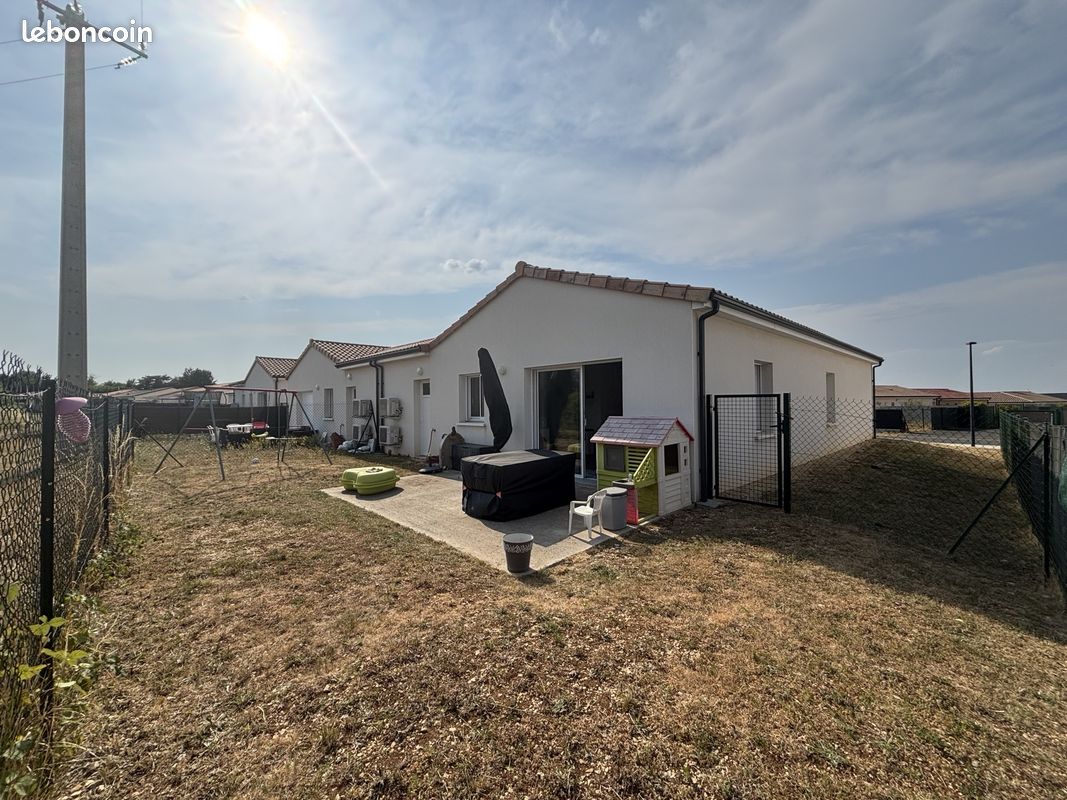 Maison 4 pièces 88 m² · à Neuville-de-Poitou · 88 m² · 850 €