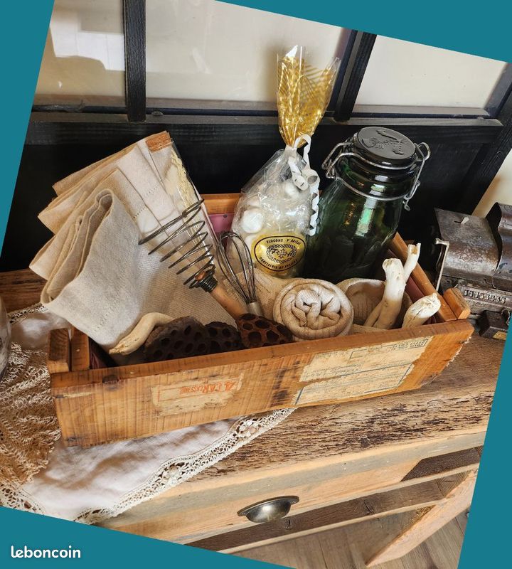 Ancienne caisse d'atelier de tissage et ses accessoires vintages (image 2)