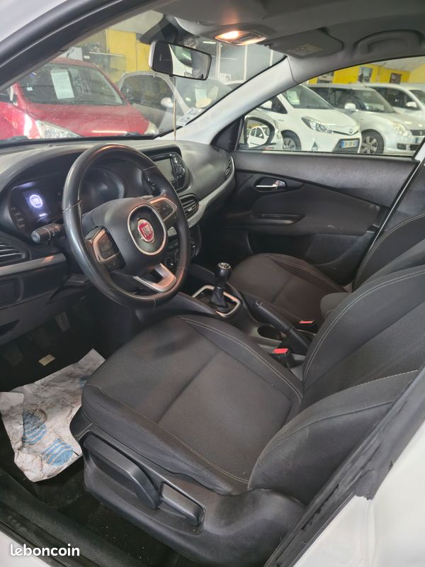 Fiat Tipo 1.3 multijet jtd 95ch pack clim NAVI PRO 5p, BV5 2PLACES DRIVE VP 2 °main ECRAN TACTILE BLANC , 5cv, 5 portes, mise en circulation le 30-06-2018, le prix 4490TTC (image 3)