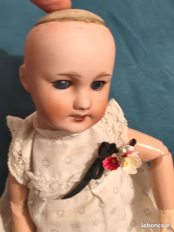 Poupée Unis France moule 301, tête porcelaine, bouche o