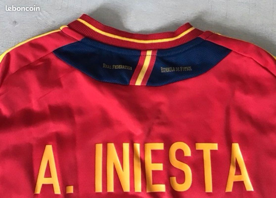 VINTAGE ADIDAS Maillot foot INIESTA (image 2)