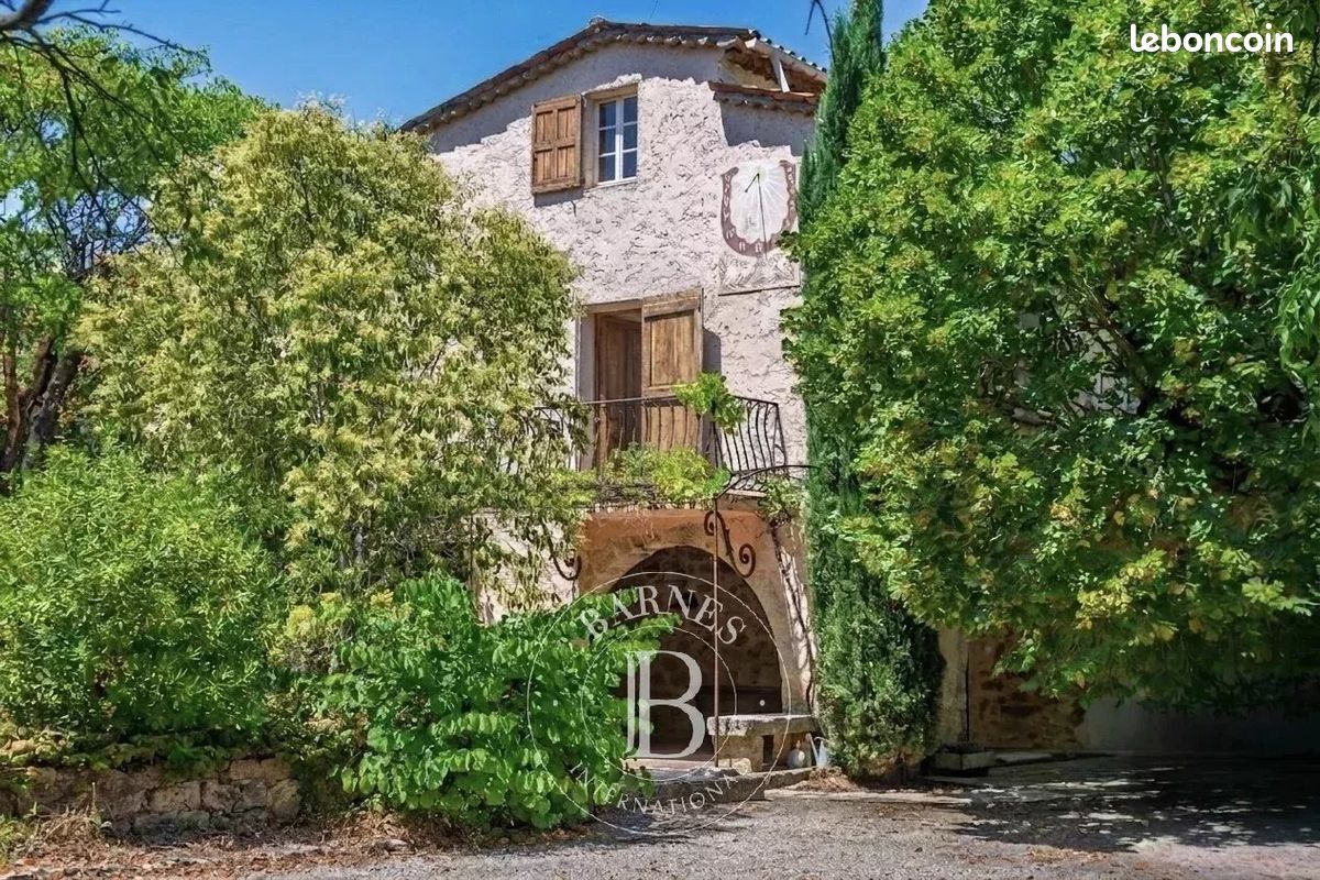 Maison 10 pièces 331 m² · à Grasse · 331 m² · 1 500 000 €