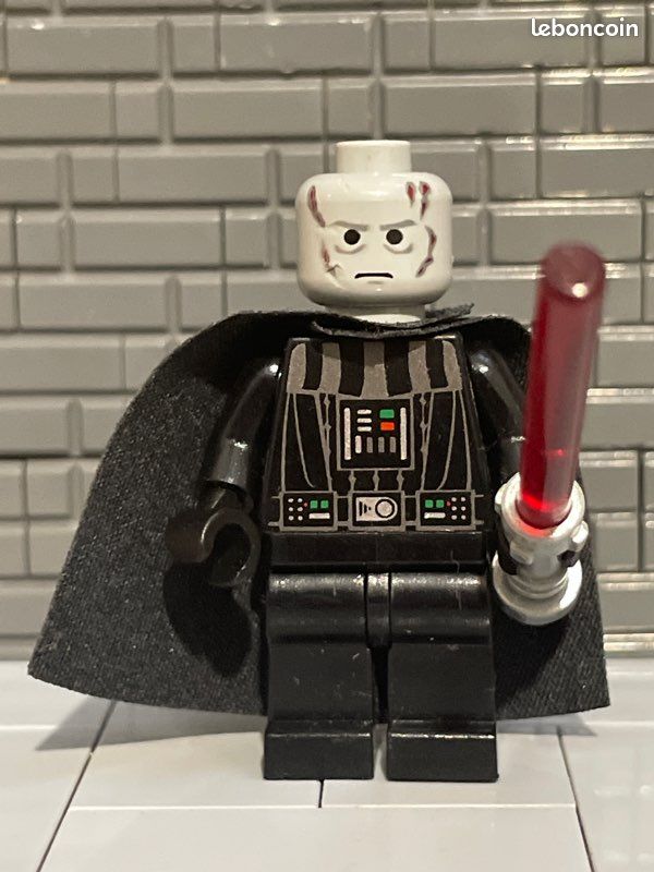 SW0209 - Darth Vader (Death Star Torso) - Lego Star Wars (image 2)