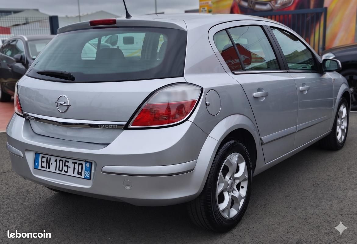Opel Astra 1.9 CDTI 120 Cosmo (image 11)