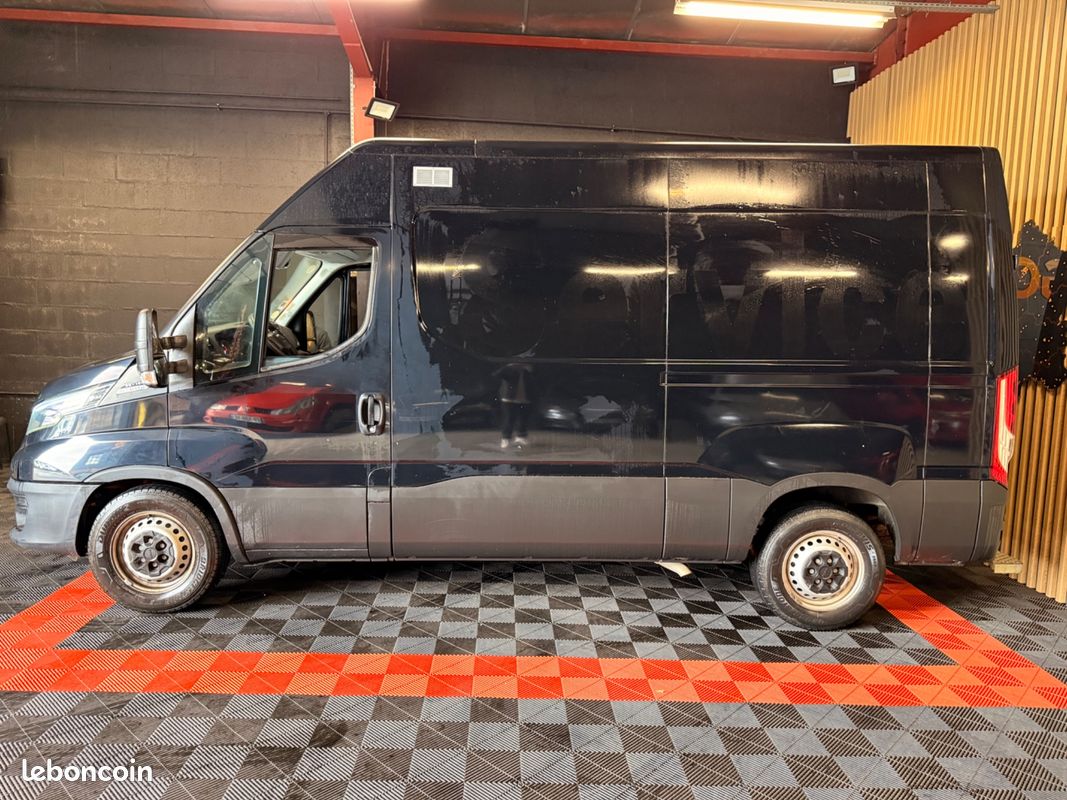 Iveco daily vu 35s16 2.3 156ch h2 hi-matic tva recuperable (image 4)