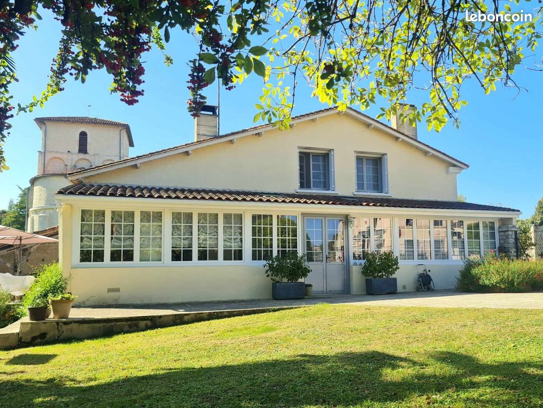 Maison 5 pièces 117 m² · à Saint-Laurent-des-Combes · 117 m² · 210 000 €