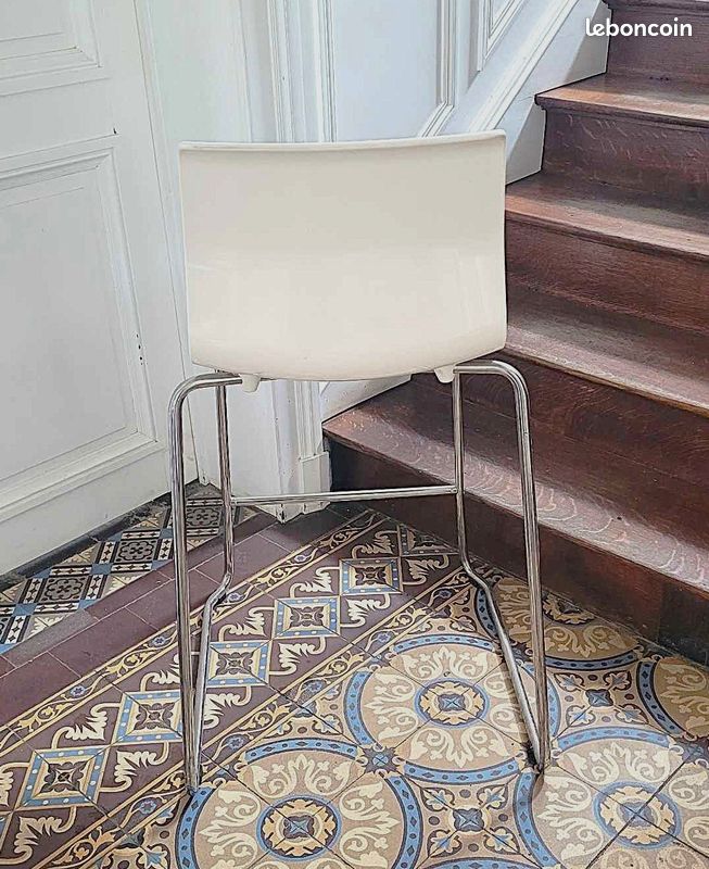 Chaise design blanche pour bureau ou espace d'accueil (image 3)