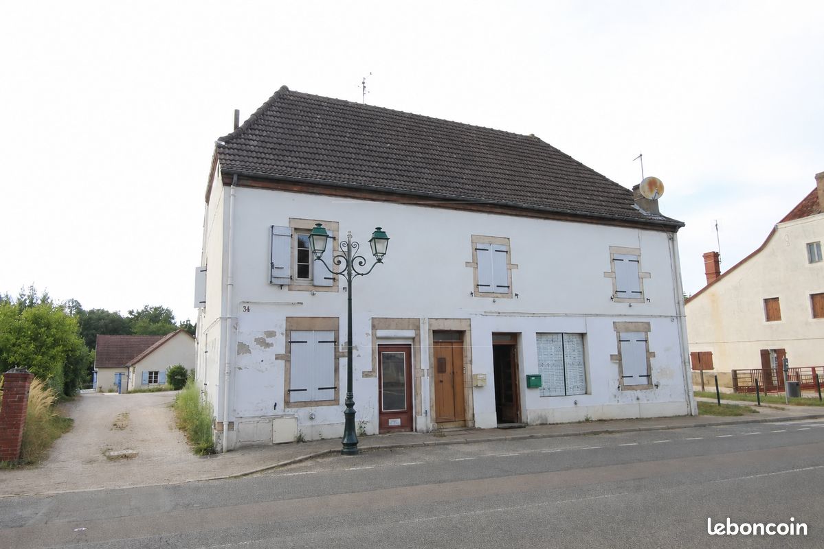 Appartement 4 pièces 100 m² · à Mervans · 100 m² · 45 000 €