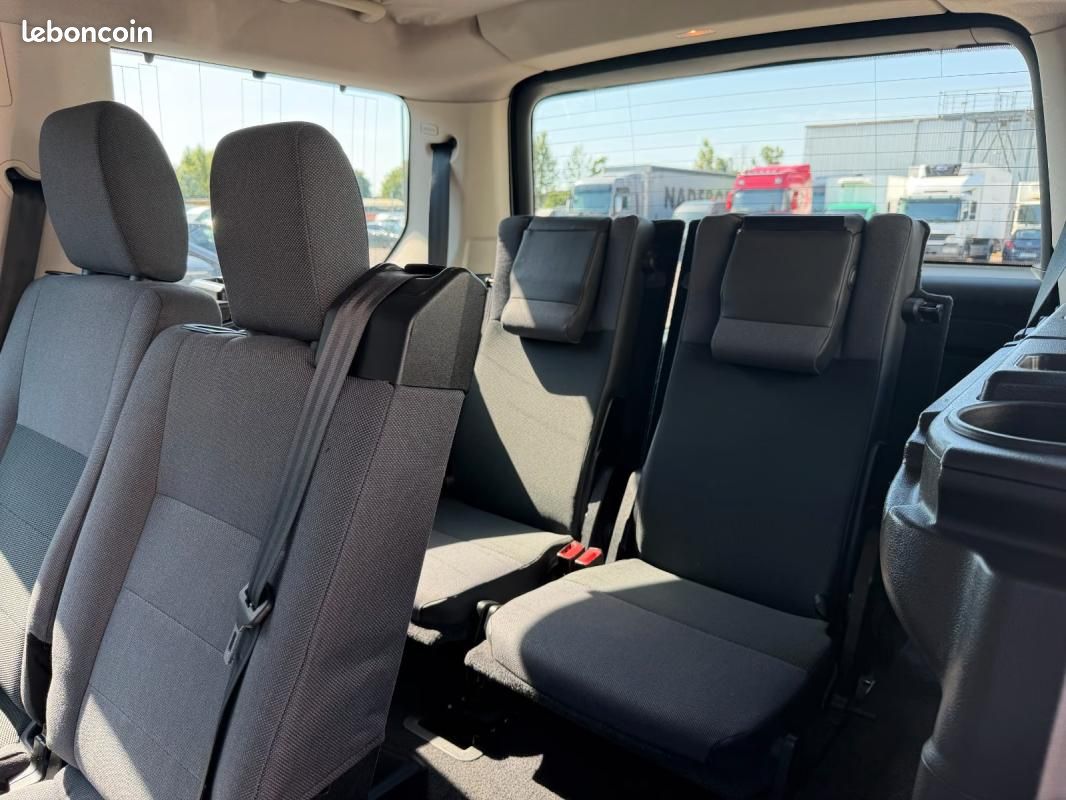 Land Rover Discovery V6 TD SE 190CH - 4X4 BVA CHAUFFAGE STATIONNAIRE 7 PLACES (image 7)