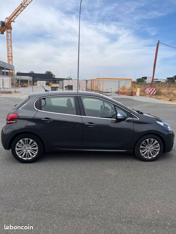 Peugeot 208 1.6 e-HDi 100 ch – 2016 – 151 000 km – 6 500 (image 2)