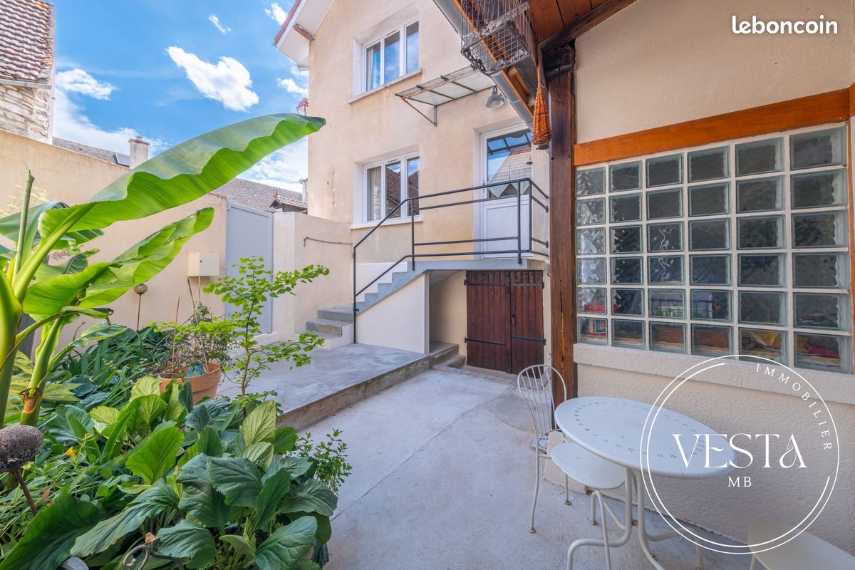 Maison 8 pièces 243 m² · à Chambolle-Musigny · 243 m² · 420 000 €