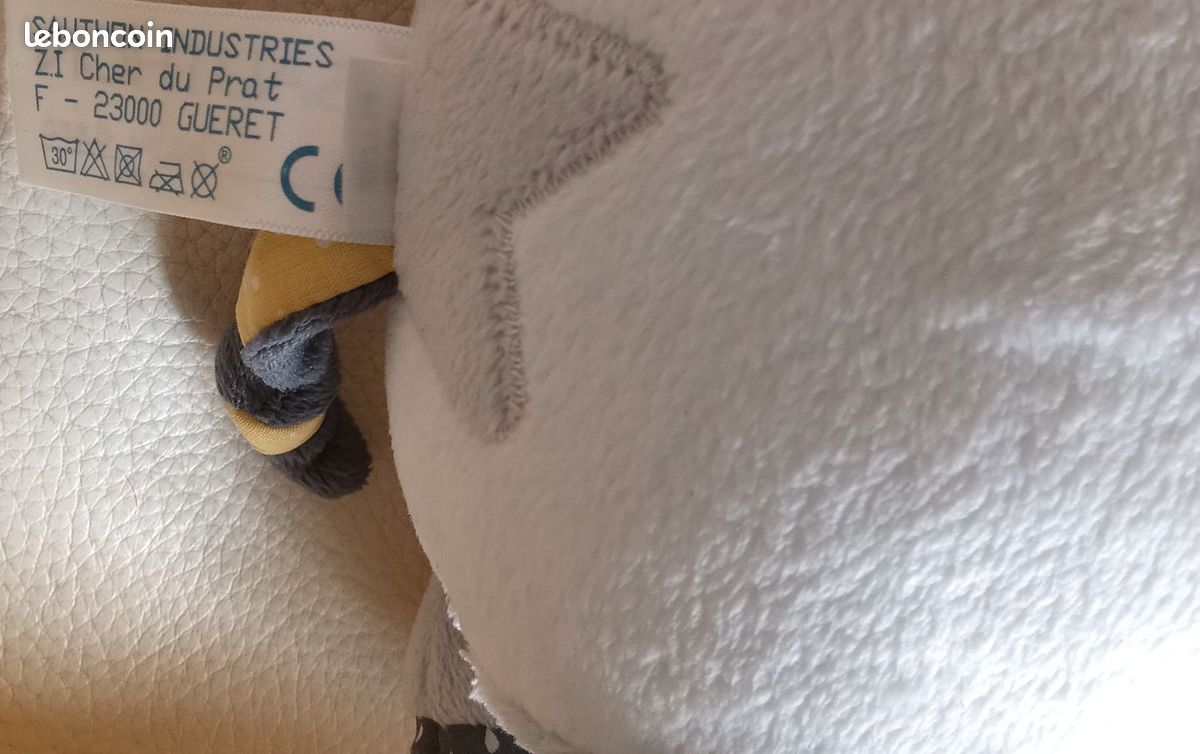 Doudou peluche éléphant blanc gris Sauthon peluche yeux dormeurs fermés il dort modèle haut 20 cm baby déco peluche feuille tissu jaune queue plus noeud d'occasion grands cils (image 2)