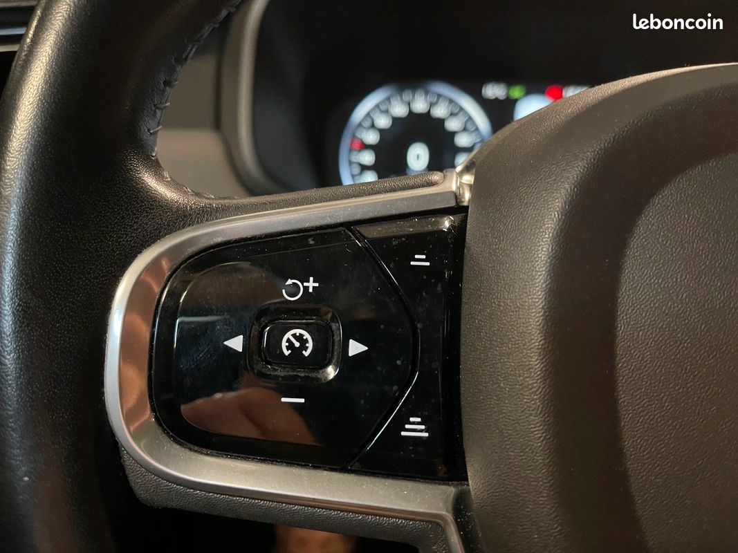 VOLVO V90 CROSS COUNTRY D4 AWD 190 ch Geartronic 8 Cross Country Luxe / Distribution à Jour / 4 pneus récents / Attelage (image 15)