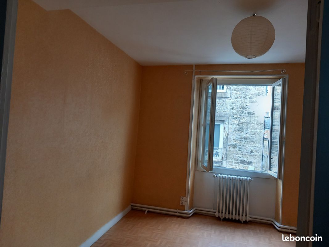 Immeuble 135 m² Ruffec (image 2)