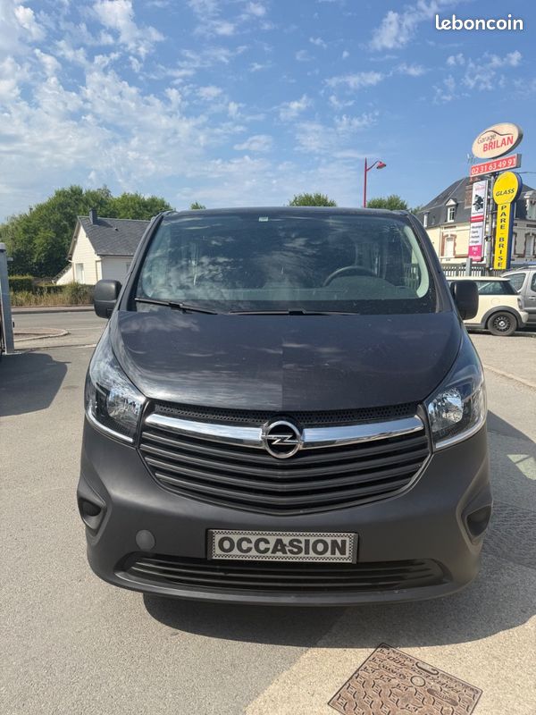 Opel VIVARO 1.6cdti 120 6 places double cabine 1ere main tres propre faible kilometrage (image 2)