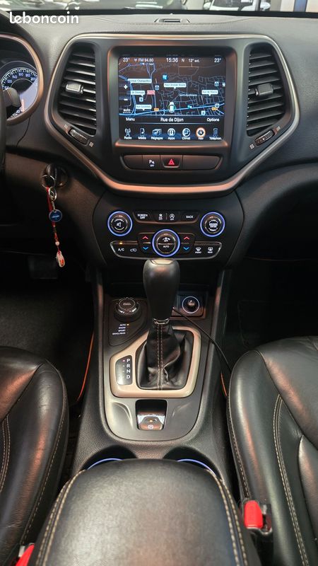 JEEP CHEROKEE 2.2 CRD 200 75EME ANNIVERSAIRE AWD ACTIVE-DRIVE BVA6 + ATTELAGe (image 25)