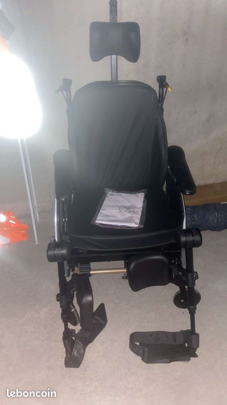 Fauteuil roulant (image 3)