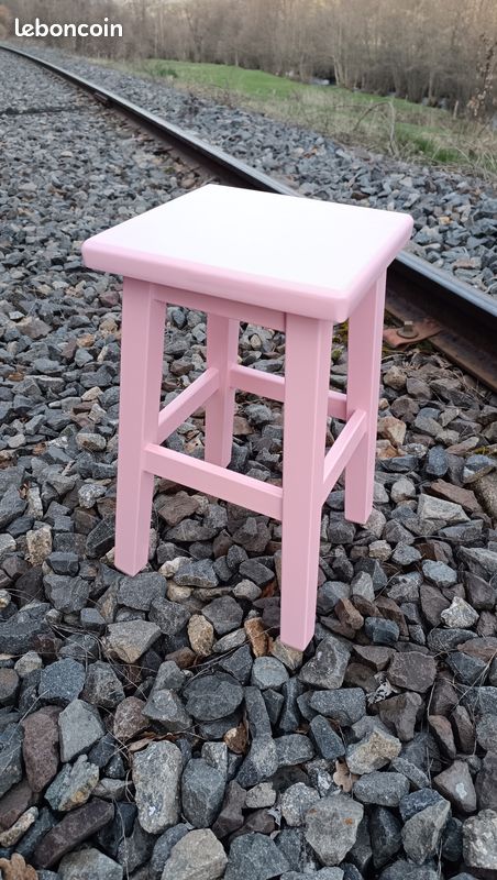 Tabouret bois massif orcines coleur rose (image 2)