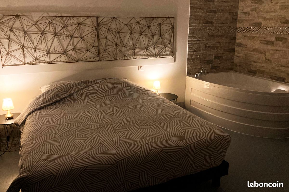 Séjours romantiques chambre d'hôtes déesse : Piscine couverte chauffée et SPA (image 7)