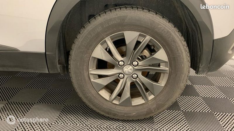 Peugeot 2008 1.2 PureTech 100ch S&S Style (image 20)