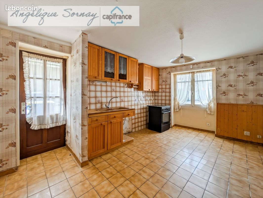 Maison 5 pièces 98 m² · à Sellières · 98 m² · 50 000 €