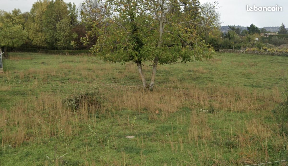 Terrain 1050 m² · à Roiffieux · 1 050 m² · 79 000 €
