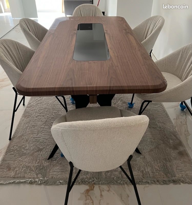 Table (image 1)