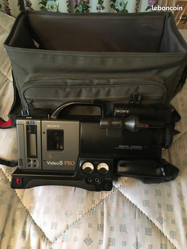 Camescope Sony CCD V200e (image 1)