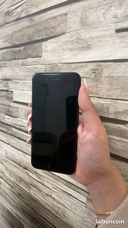 IPhone SE 2020 (image 1)
