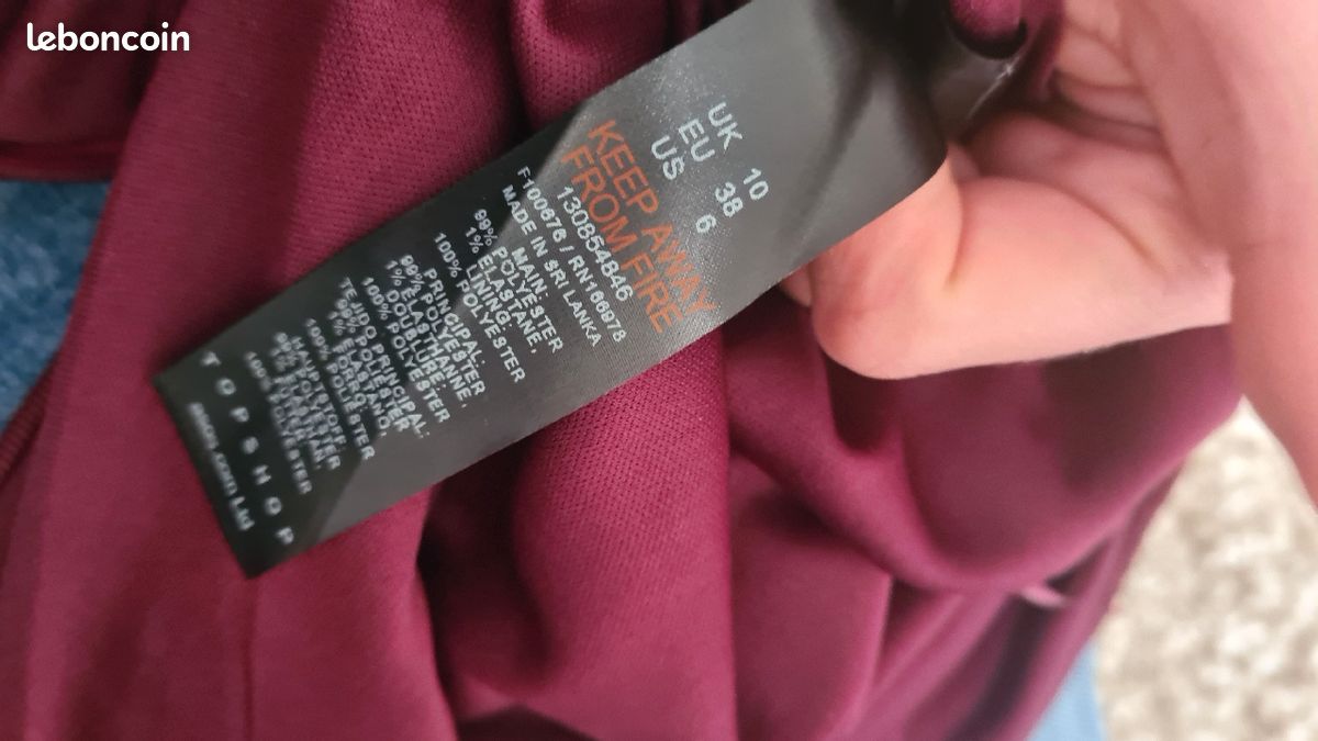Jupe longue neuve
Couleur bordeaux
Taille 38
A venir récupérer à Petite île (image 10)