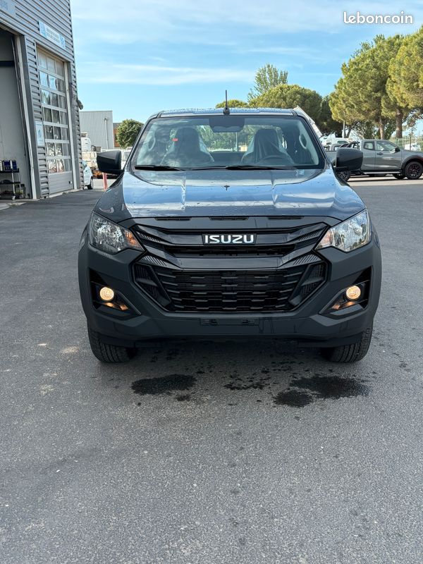 NEW ISUZU D-MAX B-STRONG SPACE 2.2L M/T 6 Rapports (image 2)