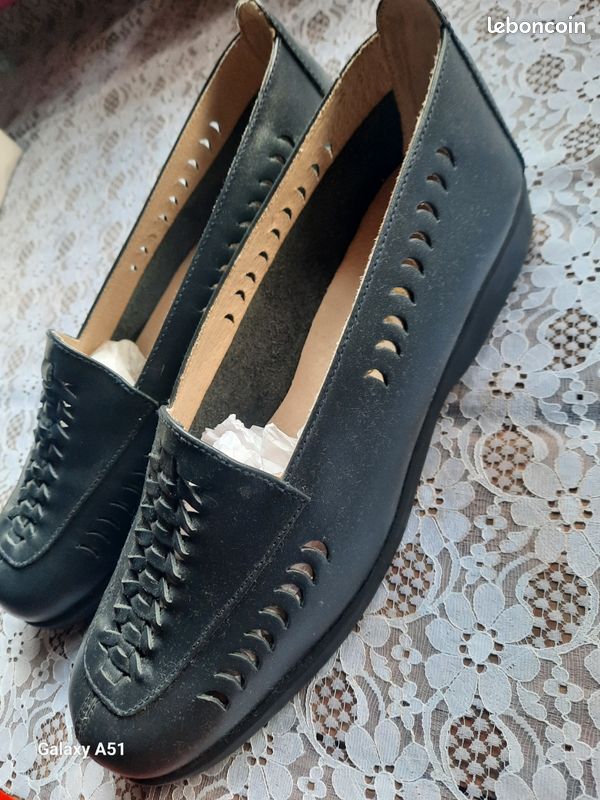 Chaussure Damart bleu marine Pointure 41 neuve (image 2)