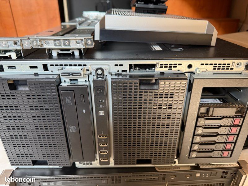 Serveur HPE ML350 Gen8 + bi proc Xeon E5-2620 + 256 Go de DDR 3 + 5x300Go de disque en 10K + rail de baie + carte réseau 2x SFP+ 10 Gbit/s (image 2)
