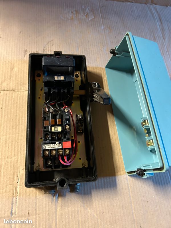Boîtier de démarrage moteur Telemacanique DRT avec sectionneur. Calibre : 0,63A à 1A (image 3)
