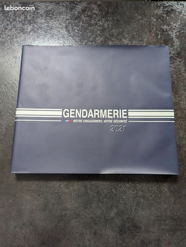 Livre photo sur la gendarmerie nationale année 2021 neuf 181 pages (image 1)