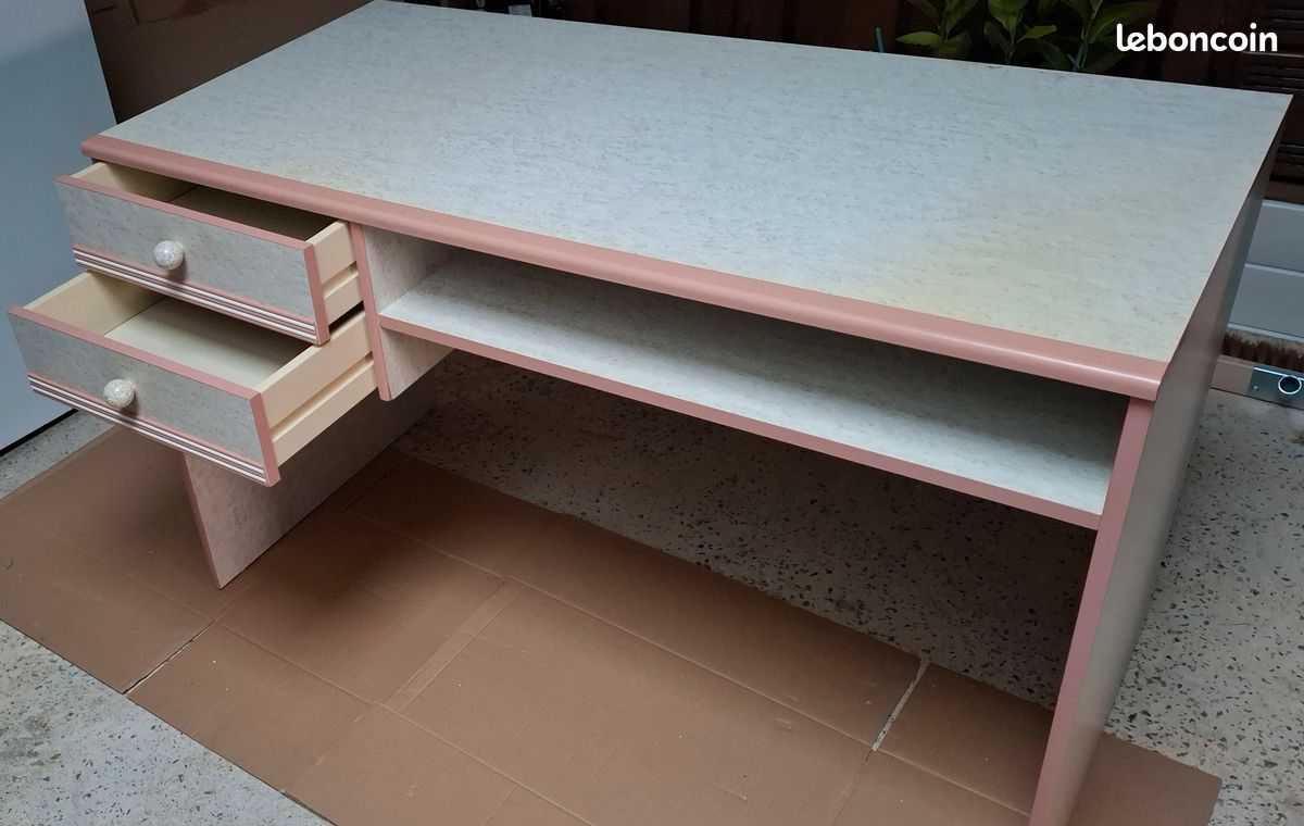 Bureau (image 1)