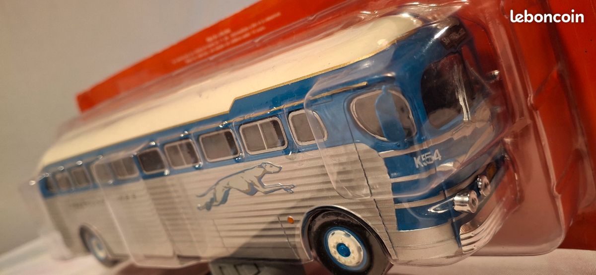 GMC PD-3751 Greyhound 1955 USA 1/43 IXO NEUF