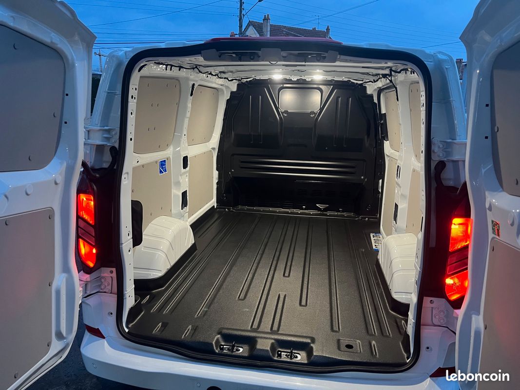 Ford transit custom fourgon 320 l1h1 2.0 ecoblue 170 LIMITED (image 6)