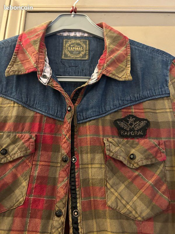 Chemise à carreaux ♦️ jean 👖 jolis boutons de Kaporal (image 1)
