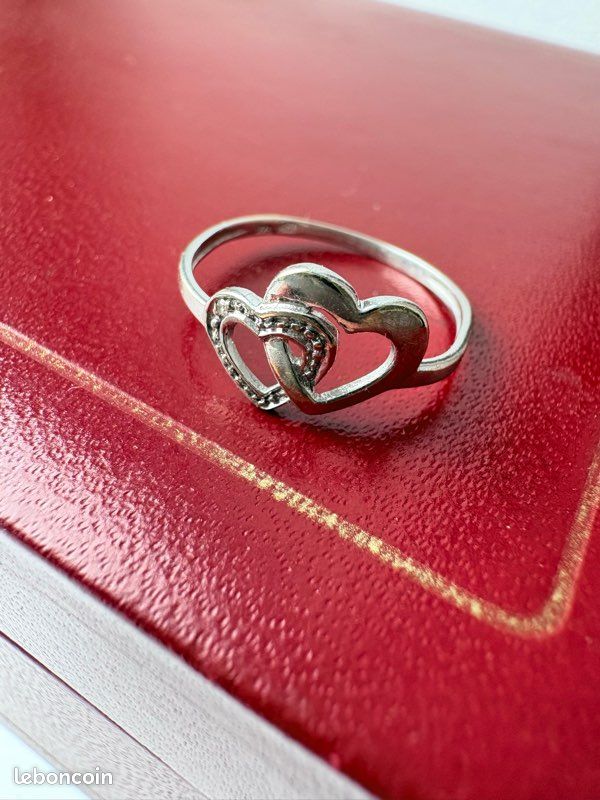 Bague en or blanc motifs cœurs (image 5)