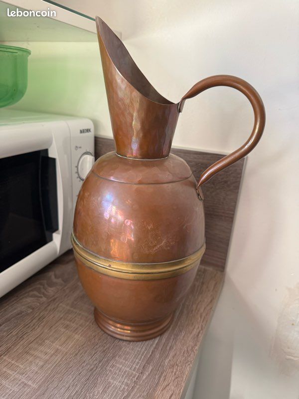 Carafe / pichet en cuivre (image 1)