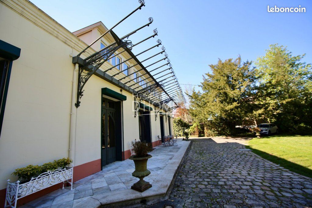 Maison 10 pièces 256 m² · à Rozay-en-Brie · 256 m² · 520 000 €